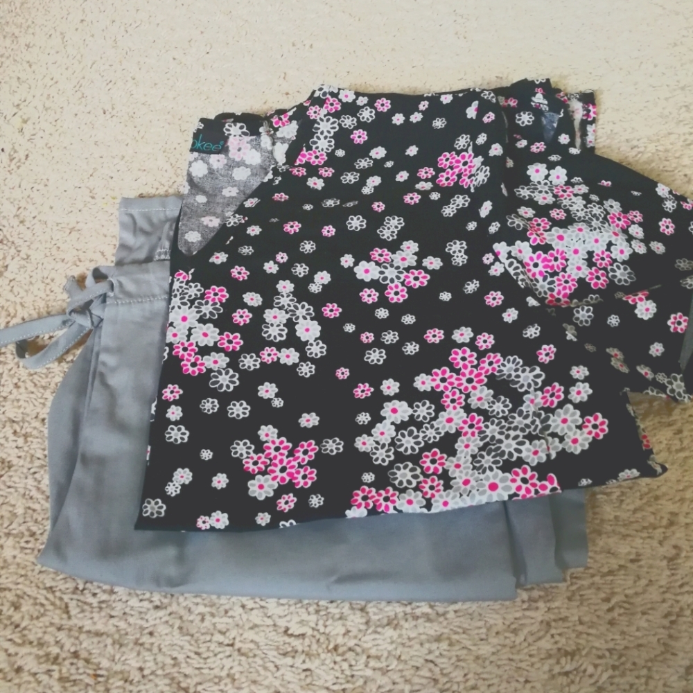 Cherokee Women's scrub set